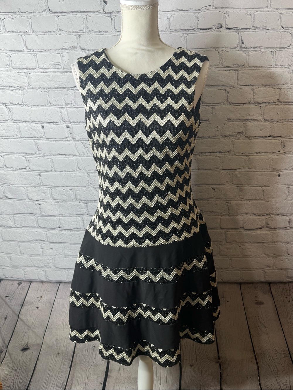 Betsy & Adam Black and White Chevron Sleeveless Fit-and-Flare Dress